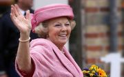 AMSTERDAM – Met koningin Beatrix dertig jaar op de troon is de monarchie nog altijd stevig verankerd in de Nederlandse maatschappij, stelt directeur Schnabel van het Sociaal en Cultureel Planbureau (SCP). „Gedoe over een vakantiewoning in Mozambique of re
