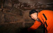 PUTTEN – Een Chinees teamlid bevindt zich bij, wat uit nieuwe ontdekkingen zou blijken, de ingang van de ark van Noach op de berg Ararat in het oosten van Turkije. Dinsdagmiddag worden de resultaten van onderzoek door Chinese en Turkse documentairemakers 