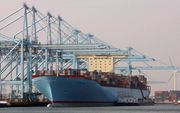 ROTTERDAM - Een containerschip in de haven van Rotterdam. Volgens premier Balkenende is Nederland de economische ”comeback kid” van Europa. Foto ANP