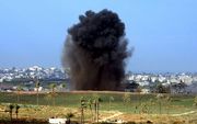 TEL AVIV – De Gazastrook is zaterdagmiddag door Israëlische artillerie onder vuur genomen. Dat meldde de Israëlische krant Haaretz. Volgens getuigen wordt onder meer Gaza–stad bestookt. Israël voerde tot dusver aanvallen uit met vliegtuigen en raketten. F
