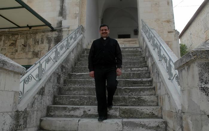 De episcopale voorganger Ibrahim Nairuz heeft het niet altijd gemakkelijk, maar er zijn ook mooie momenten: „Tijdens Pasen komen velen langs om ons goede dagen te wensen.” Foto Alfred Muller.