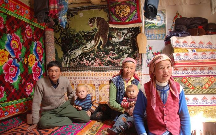 Interieur van een winterwoning van een Chinees nomadengezin.