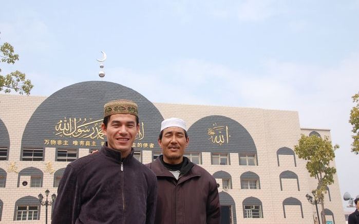 YIWU – Een groeiend aantal Irakezen –vooral handelaars– zoekt zijn toevlucht in China. Zij sluiten zich aan bij Chinese moslimgemeenschappen. Etnische en religieuze verschillen die Irak verscheuren, spelen in de emigrantengemeenschap nauwelijks een rol. F