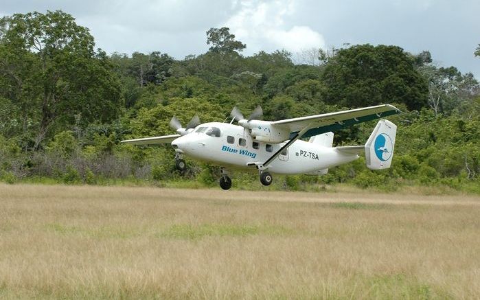 Archieffoto van een Antonov AN-28 van Blue Wing Airlines. Bij een vliegtuigongeluk donderdag in het oosten van Suriname zijn volgens luchtvaartautoriteiten zeker zeventien doden gevallen. Foto ANP