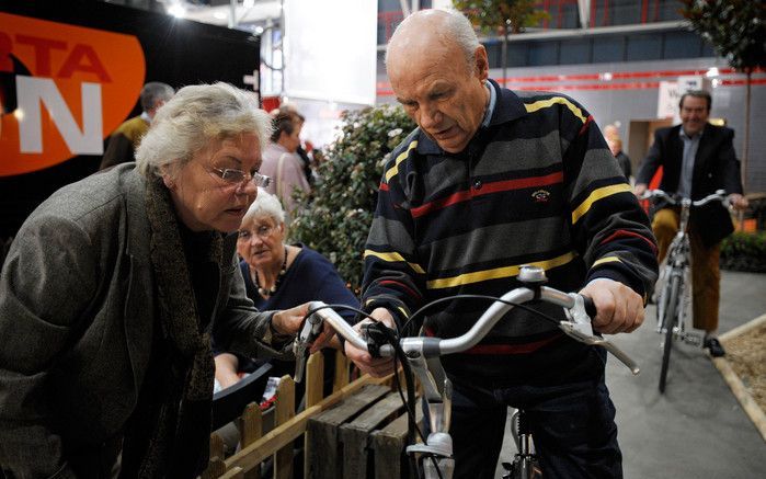 Fietsenfabrikant Batavus in Heerenveen breidt de productie van de populaire elektrische fiets flink uit door een grote vraag van onder anderen forensen. Het laatste halfjaar zijn in Nederland ongeveer 80.000 elektrische fietsen verkocht. Foto ANP