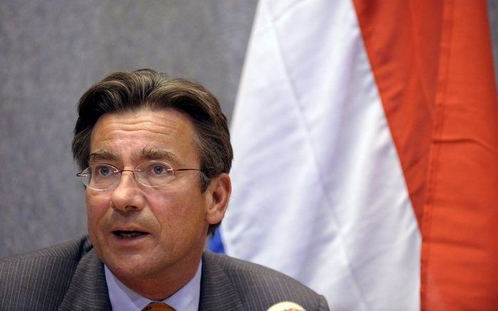 Minister Verhagen van Buitenlandse Zaken vindt de recente ontwikkelingen in de aanloop naar de verkiezingen volgende vrijdag in Zimbabwe „zeer zorgwekkend”. Dat zei hij vrijdag in Brussel nadat de EU-landen het regime van president Robert Mugabe opnieuw m