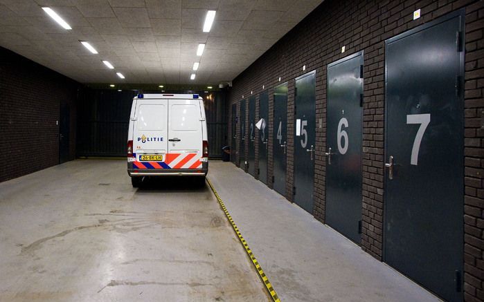 DEN HAAG - De Arbeidsinspectie onderzocht in totaal 31 van de 79 gevangenissen, tbs–klinieken, detentie– en uitzetcentra. Een kwart van de werknemers in deze instellingen heeft dagelijks of wekelijks te maken met uitdagen, jennen en beledigen. De agressie