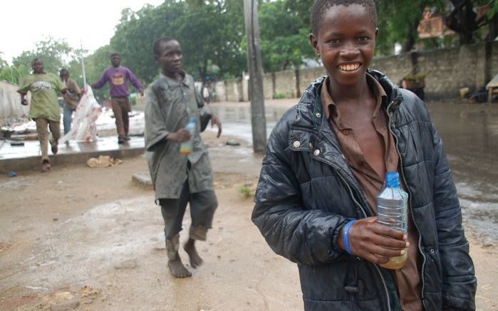 Straatkinderen snuiven lijm om de honger te vergeten. Foto’s RD