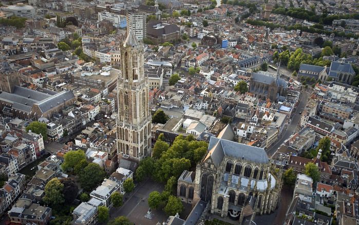 UTRECHT - De Dom van Utrecht. De gemeenten binnen de Protestantse Kerk in Nederland (PKN) die begin dit jaar hebben meegedaan aan de Actie Kerkbalans hebben gemiddeld 1,7 procent meer geld bijeengebracht dan vorig jaar. Foto ANP