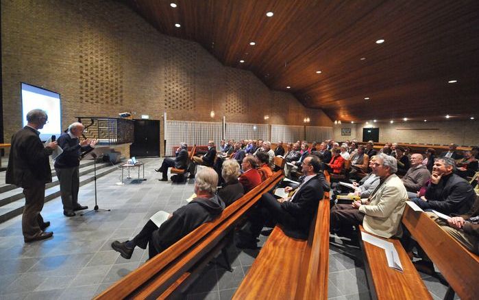 HUIZEN – De anglicaanse emeritus predikant Robert Warren voerde woensdag het woord bij de presentatie van de vertaling van zijn ”Handboek gezonde gemeente”. Een bezield geloof is belangrijker voor de kwaliteit van een gemeente dan gerichtheid op groei, st