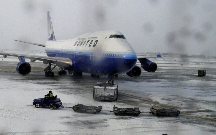 WASHINGTON - Grote delen van de Verenigde Staten zijn getroffen door bar winterweer met hevige sneeuwval en sneeuwstormen. Vooral het noorden is zwaar getroffen, meldden Amerikaanse media zondag. Door het noodweer liep het vliegverkeer op een aantal belan