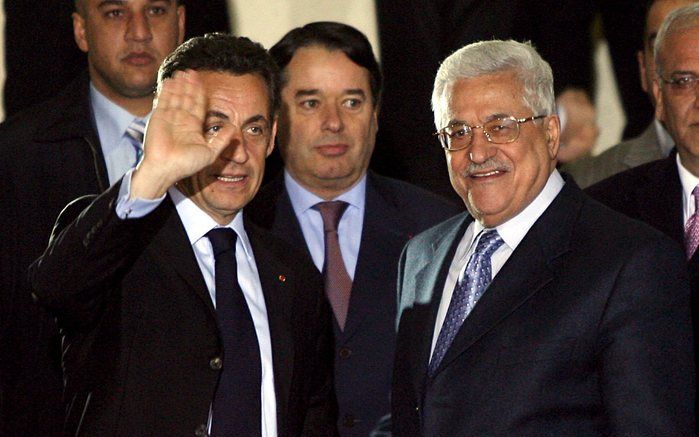 De Palestijnse president Abbas had maandagmiddag een ontmoeting met de Franse president Sarkozy. Foto EPA