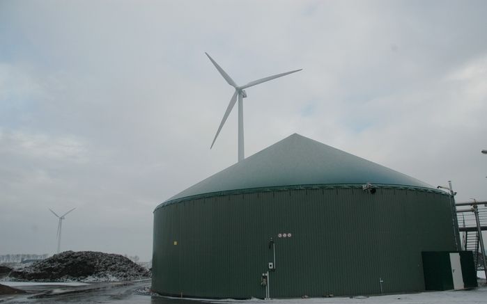 Suiker Unie in Dinteloord mag op het bedrijfsterrein aan de Noordzeedijk een biovergistingsinstallatie gaan bouwen voor het opwekken van elektriciteit. Foto: een biovergister in de Flevopolder bij Zeewolde. Foto RD.