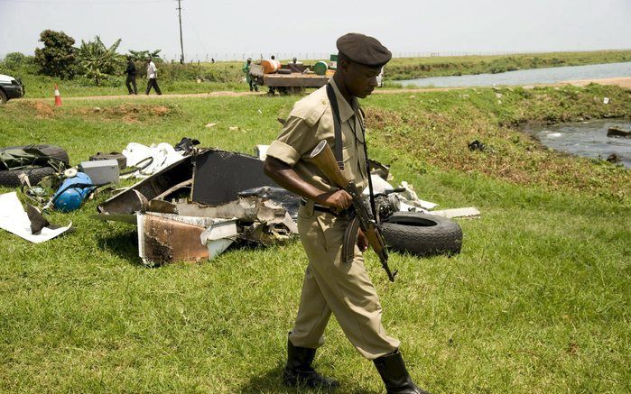 KAMPALA (ANP/AFP) – Een vliegtuig is maandag ten zuiden van Uganda gecrasht in het Victoriameer. Daardoor zijn zeker tien mensen omgekomen, onder wie drie topmilitairen van het leger van Burundi. Dat heeft het leger maandag bekendgemaakt. Foto EPA