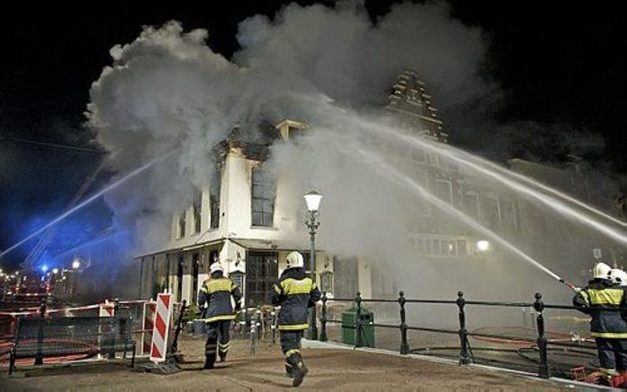 De brandweer rukte met groot materieel uit. - Foto Bram van de Biezen