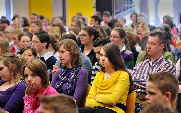 AMERSFOORT – De Hersteld Hervormde Jongeren Organisatie (HHJO) hield zaterdag een landelijke appeldag in Amersfoort. Thema was ”Uitzicht”. Foto Erik Kottier