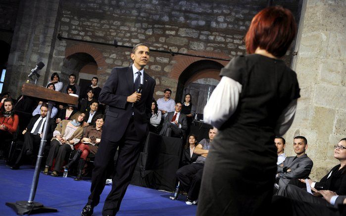 ISTANBUL (ANP/AFP) – De Amerikaanse president Barack Obama is ervan overtuigd dat vrede in het Midden-Oosten mogelijk is. Dat zei hij dinsdag tijdens een gesprek met studenten in Istanbul. Foto EPA