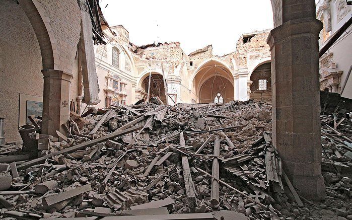 De verwoeste Basilica Santa Maria di Collemaggio in L’Aquila. Foto EPA