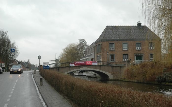 De huidige brug in het dorpshart van Bleskensgraaf. Foto RD.