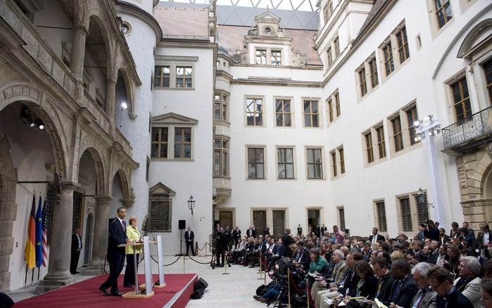 President Obama en Angela Merkel tijdens een persconferentie in Dresden Castle. Foto's EPA