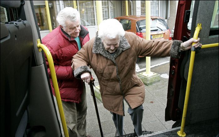 De taxivervoerder uit Rotterdam die verantwoordelijk is voor de Regiotaxi Noordwest-Overijssel heeft per direct zijn werkzaamheden neergelegd. Foto ANP