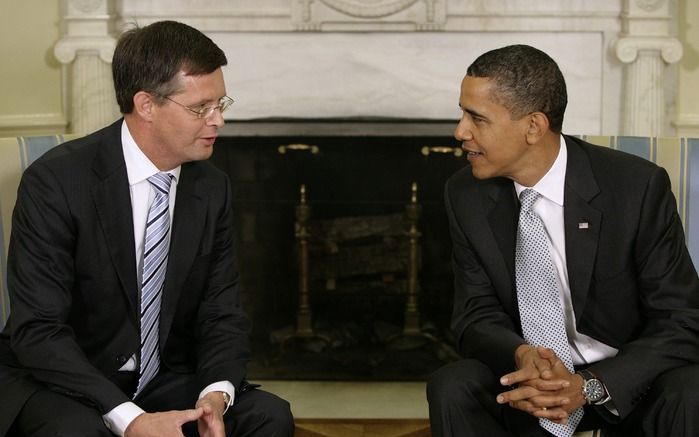 Premier Balkenende sprak dinsdag met president Barack Obama op het Witte Huis in Washington. Ze spraken onder andere over de economische crisis. Foto EPA