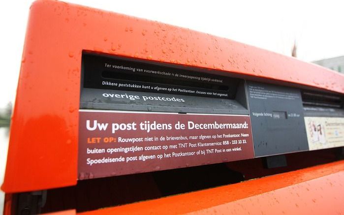 HOOFDDORP – Onder druk van de economische recessie en de concurrentie van internet snijdt post- en pakketbezorger TNT dit jaar nog meer in de kosten. Het concern schrapt hiertoe nog eens 600 arbeidsplaatsen bij zijn pakketdivisie. Foto: ANP