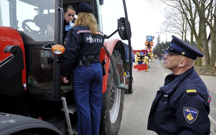 DEN HAAG – Jongeren die kort hun rijbewijs hebben, kruipen vaak met drank op achter het stuur. Foto ANP