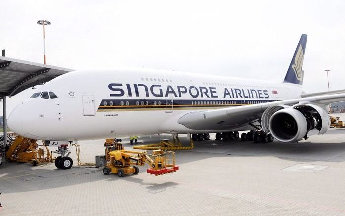 SINGAPORE – Luchtvaartmaatschappij Singapore Airlines heeft met vliegtuigbouwer Airbus afgesproken acht A380 superjumbo’s zes tot twaalf maanden later af te nemen dan gepland. Foto EPA