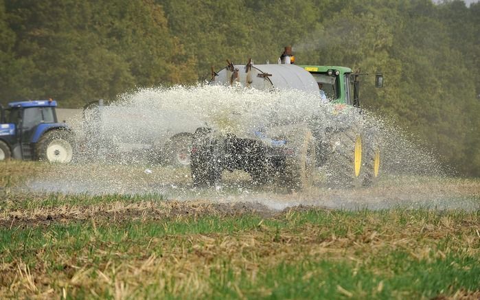 Protest maandag tegen de lage melkprijs in België. Foto EPA