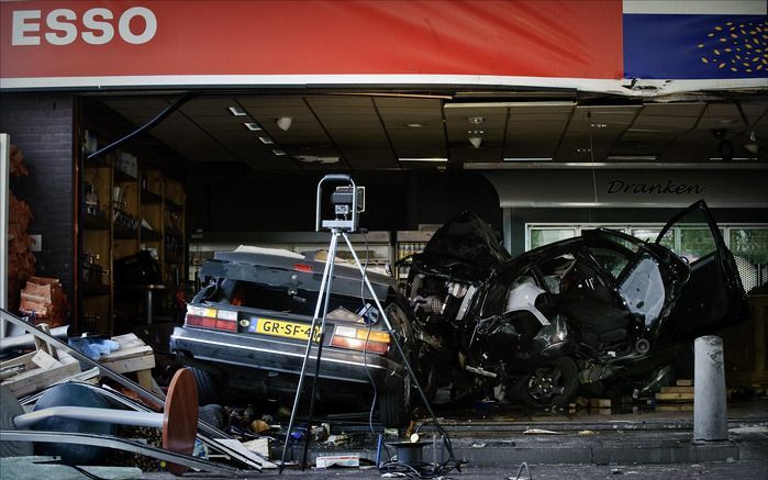 Na een getuigenoproep heeft de politie veertig verklaringen gekregen van mensen die maandag het dodelijk ongeval bij een tankstation langs de A27 zagen. Foto ANP