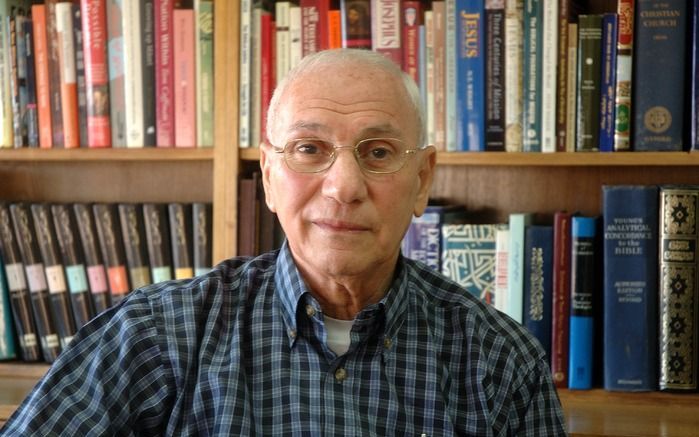 JERUZALEM – Dr. Naim Ateek in het Sabeelcentrum in Jeruzalem. „We zijn niet pro-Israël. We zijn voor vrede en gerechtigheid.” Foto Alfred Muller