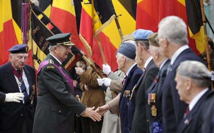 BRUSSEL - Koning Albert II woensdag bij het Graf van de Onbekende Soldaat in Brussel. Foto EPA