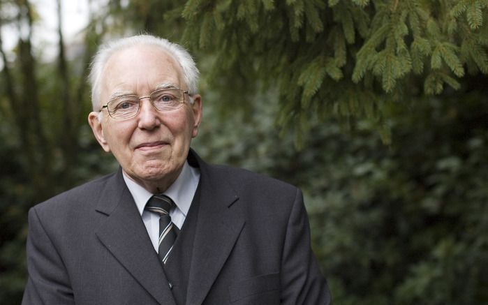 VEENENDAAL – De christelijke gereformeerde emeritus predikant ds. R. van Beek uit Veenendaal staat vandaag veertig jaar in het ambt. „Bij de grote oogst zal de vrucht openbaar worden.” Foto RD, Christiaan Zielman