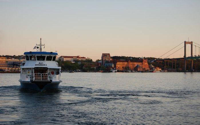 De bootjes van ”Västtrafik” hebben het heen en weer, zoals dat rechtgeaarde pontjes betaamt. Op de minuut nauwkeurig. Foto’s RD