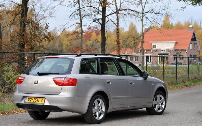 Denk de achterlichten van de Seat Exeo ST weg en de vorige Audi A4 Avant doemt op. Foto Tony Vos