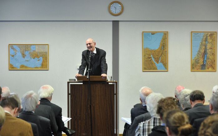 VEENENDAAL – De Stichting Studie der Nadere Reformatie hield zaterdag in Veenendaal haar tweede lezing van dit winterseizoen. L. J. van Valen sprak over de Engelse puritein John Robinson. Foto Erik Kottier