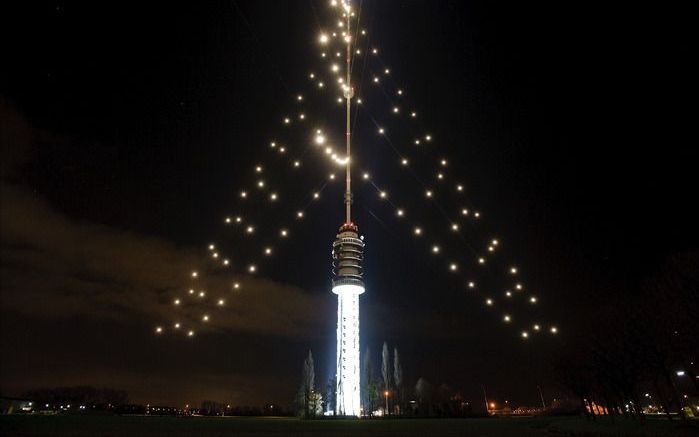 De kerstboom hoort bij de Nederlandse cultuur en moet daarom op iedere school geplaatst kunnen worden, zo meent minister Plasterk. Foto ANP