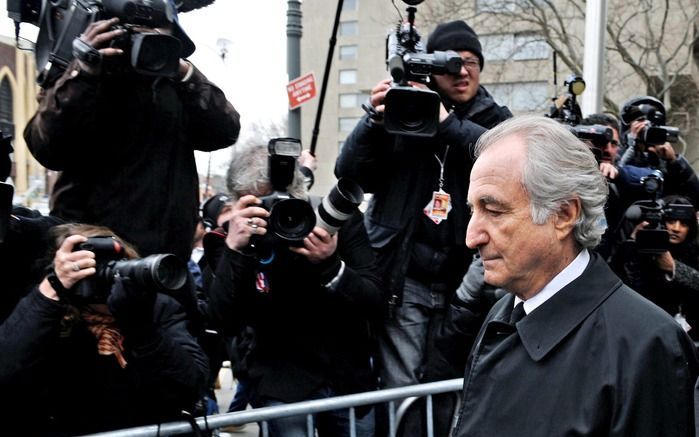 NEW YORK – De Amerikaanse superfraudeur Bernard Madoff (71) is van zijn cel naar de gevangenisziekenhuis overgebracht. Dat hebben Amerikaanse gevangenisautoriteiten woensdag laten weten. Foto EPA