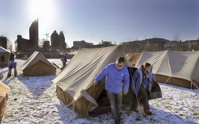 Op het Malieveld in Den Haag werd zaterdag een vluchtelingenkamp nagebouwd. Zo’n honderd jongeren verbleven zaterdag en zondag in het kamp. Foto ANP