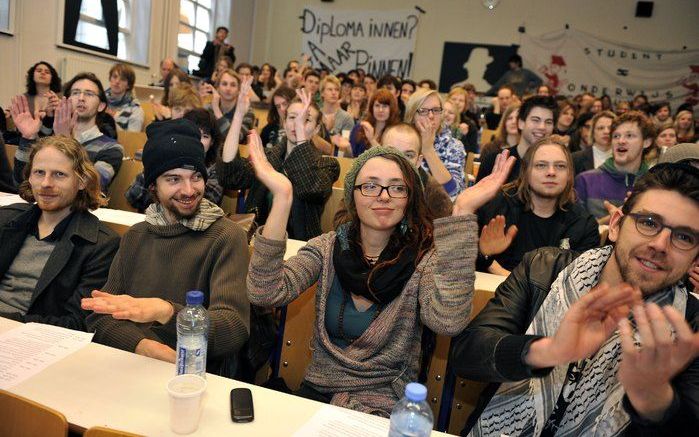 Een groep van vijftig studentenbezet maandag een collegezaal van het gebouw Oudemanhuispoort van de Universiteit van Amsterdam. Foto ANP