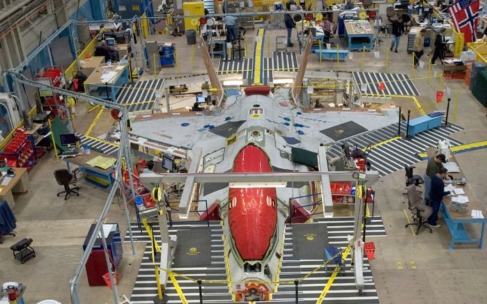 FORT WORTH – Ondanks een opeenstapeling van technische, financiële en timingsproblemen is vliegtuigfabrikant Lockheed Martin in het Texaanse Fort Worth al begonnen met de productie van de F-35 Joint Strike Fighter. Analist Winslow T. Wheeler van het Cente