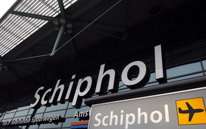 SCHIPHOL – Op Schiphol is woensdagavond een toestel van de KLM opgestegen vanaf een taxibaan parallel aan de startbaan in plaats vanaf de startbaan zelf. Dat hebben de luchthaven, Luchtverkeersleiding Nederland (LVNL) en de luchtvaartmaatschappij laten we