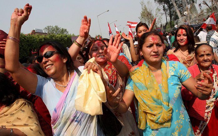 KATHMANDU - De eerste uitslagen van de verkiezingen in Nepal zijn voor sommige Nepalezen reden voor vreugde. De uitslagen beloven niet veel goeds voor de maoïstische opstandelingen, die in 2006 de wapens neerlegden en besloten te proberen via verkiezingen