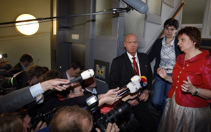 DEN HAAG - De PvdA-fractie heeft dinsdag Hamer gekozen als haar nieuwe voorzitter. Ze is de opvolgster van Jacques Tichelaar die wegens gezondheidsredenen verder wil als Kamerlid. Hamer staat na afloop de pers te woord. Foto: ANP