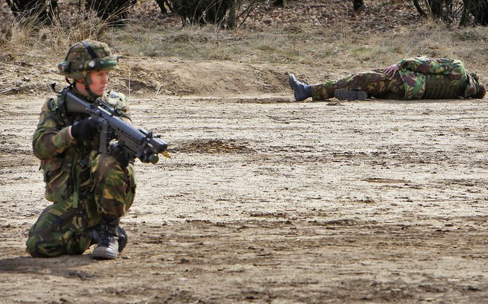 Militairen oefenen in Nederland voor ze naar Uruzgan vertrekken. Foto ANP.