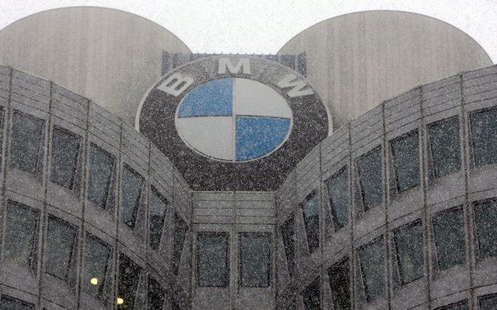 Het Duitse autoconcern BMW gaat in februari en maart voor 26.000 werknemers in vier Duitse fabrieken werktijdverkorting invoeren om de sterke economische tegenwind het hoofd te kunnen bieden, zo maakte BMW dinsdag bekend. Foto EPA