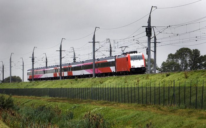 De CDA–afdeling Zuid–Holland pleit voor eventeel noodzakelijke extra geluidswerende maatregelen bij bestaande en toekomstige woonwijken langs de hogesnelheidslijn HSL–Zuid. Foto ANP