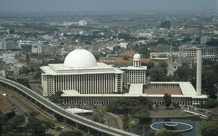 De Messiah Cathedral in de Indonesische hoofdstad Jakarta. beeld Wikimedia