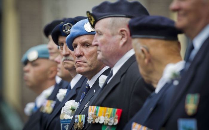 Veteranen staan opgesteld op het Binnenhof tijdens de 8e Veteranendag in het centrum van Den Haag. De veteranen komen van verschillende defensieonderdelen en namen aan verschillende missies deel. Foto ANP